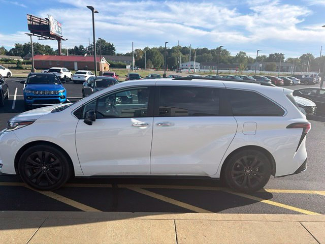 Used 2022 Toyota Sienna XSE Minivan/Van