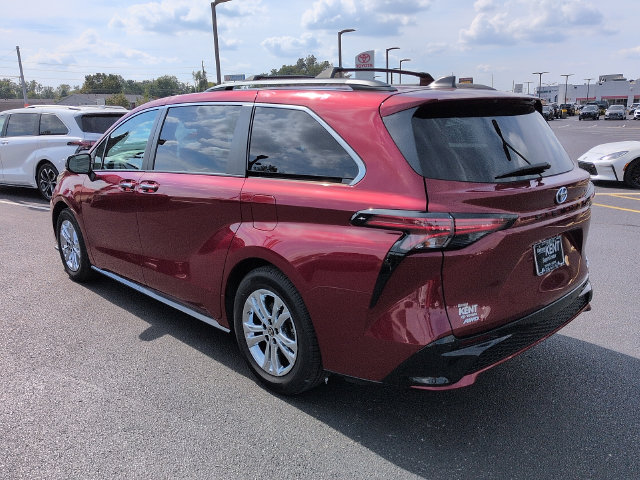 Used 2022 Toyota Sienna XSE Minivan/Van