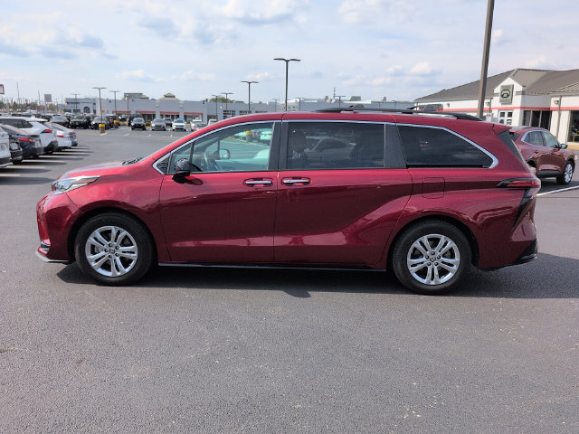 Used 2022 Toyota Sienna XSE Minivan/Van