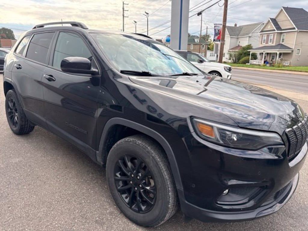 Used 2023 Jeep Cherokee Altitude SUV