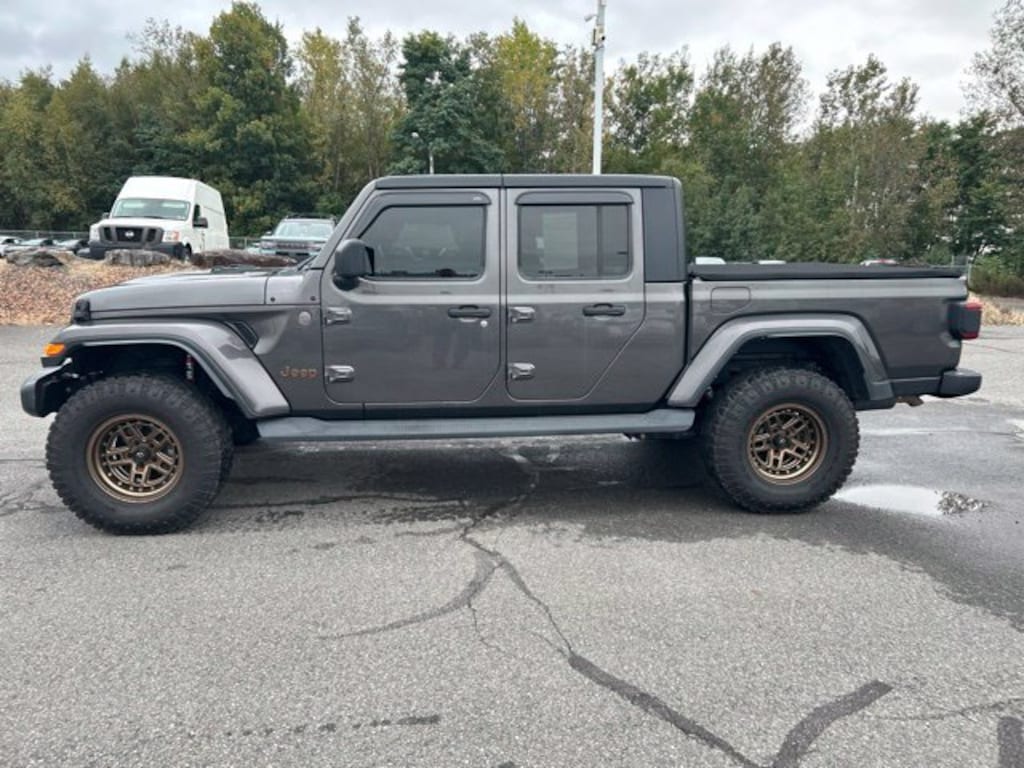Used 2021 Jeep Gladiator Overland Truck