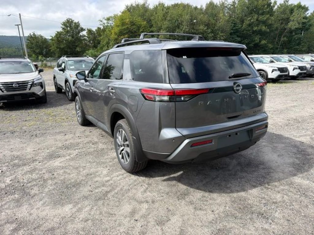 New 2026 Nissan Pathfinder SL SUV