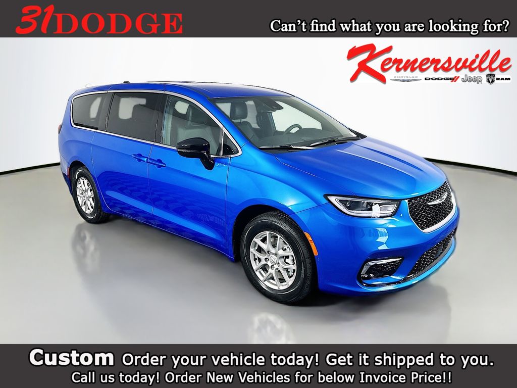 2026 Chrysler Pacifica SELECT Passenger Van
