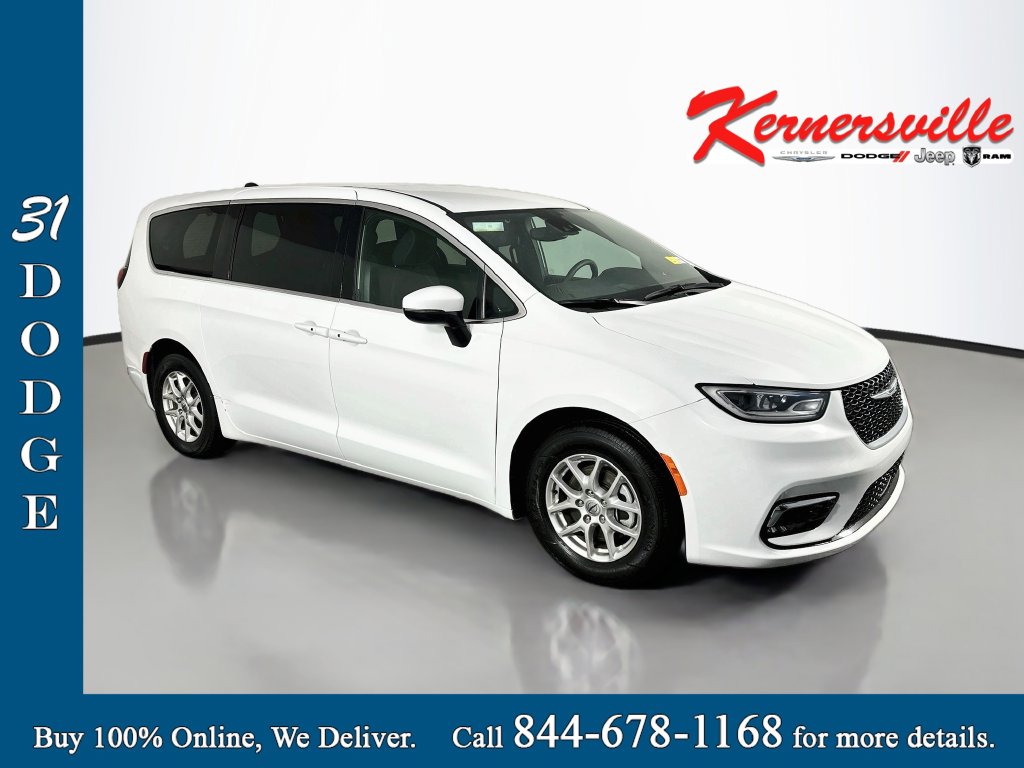 2023 Chrysler Pacifica Touring Passenger Van