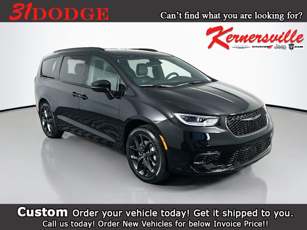 2026 Chrysler Pacifica SELECT AWD Passenger Van