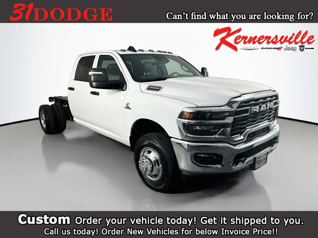 2026 Ram 3500 Chassis Cab TRADESMAN CREW   4X4 60' CA Pickup