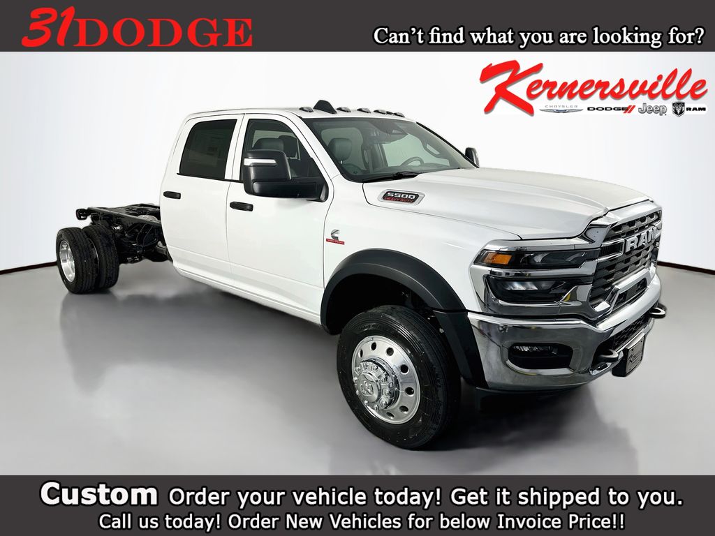 2026 Ram 5500 Chassis Cab TRADESMAN  CREW  4X4 84' CA Pickup