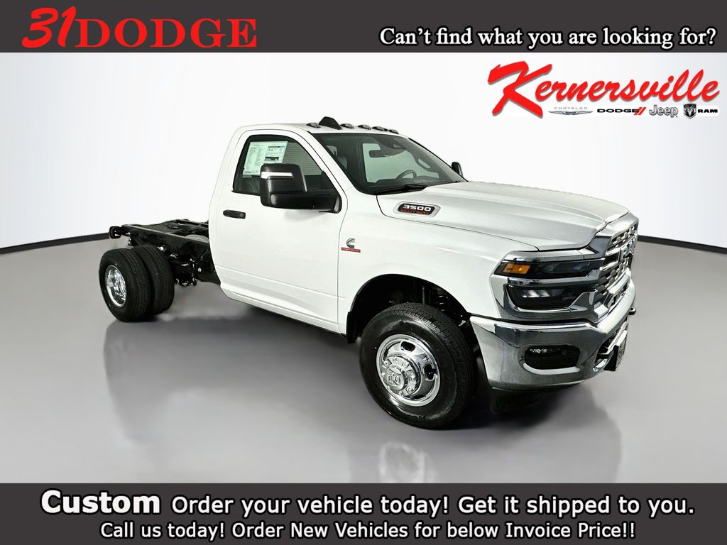 2027 Ram 3500 Chassis Cab TRADESMAN  REGULAR  4X4 60' CA Pickup