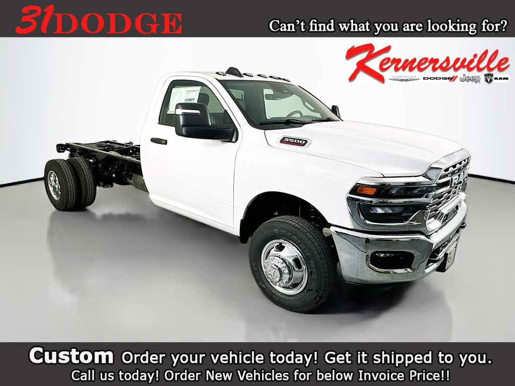 2026 Ram 3500 Chassis Cab TRADESMAN  REGULAR  4X2 84' CA Pickup