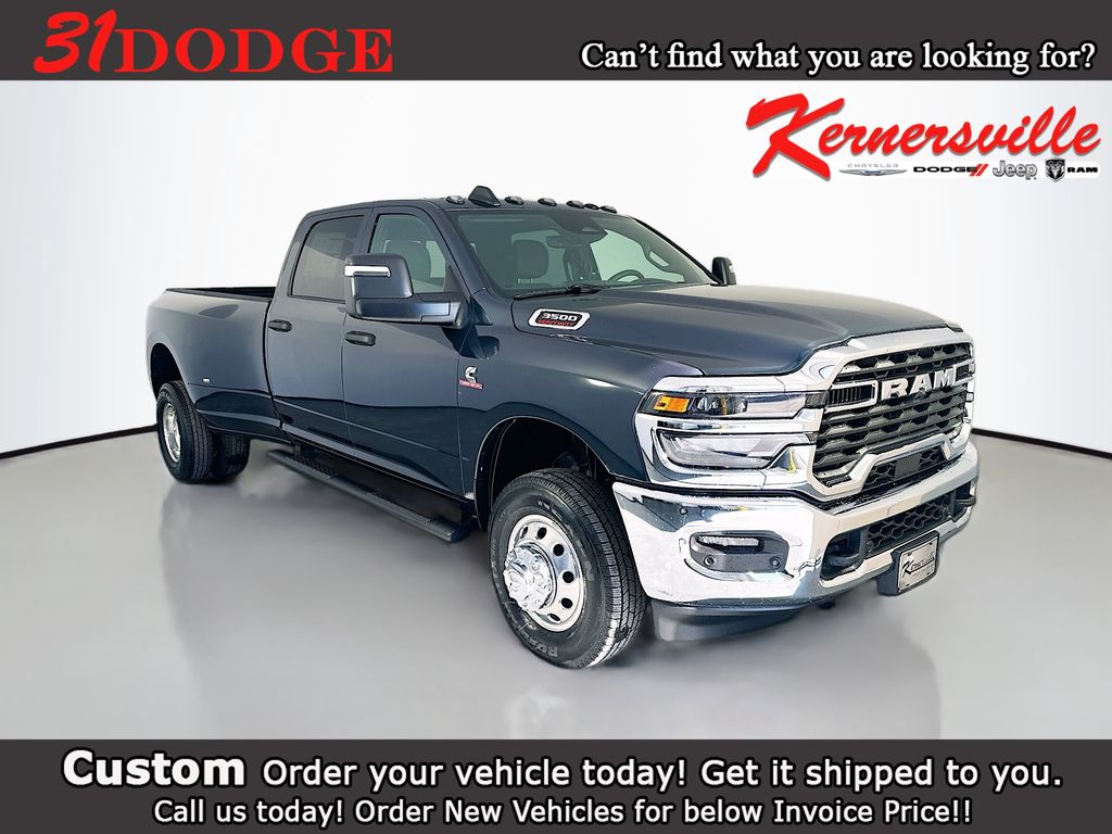 2026 Ram 3500 TRADESMAN CREW CAB 4X4 8' BOX Pickup