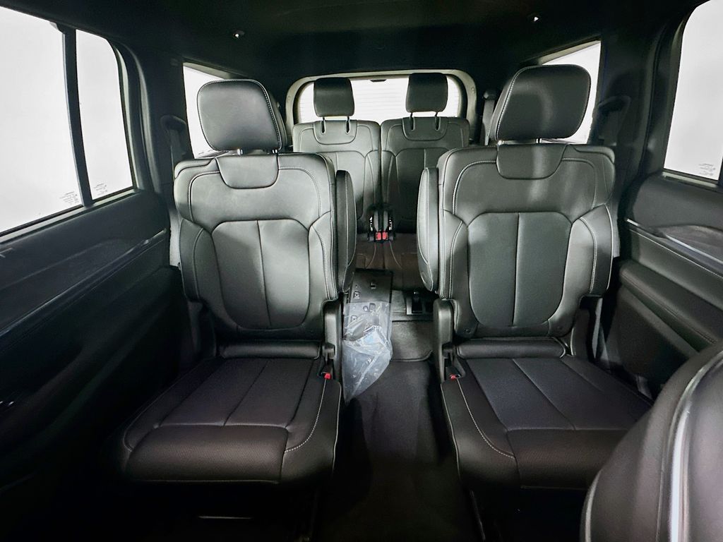 2025 Jeep Grand Cherokee L Overland - Photo 10