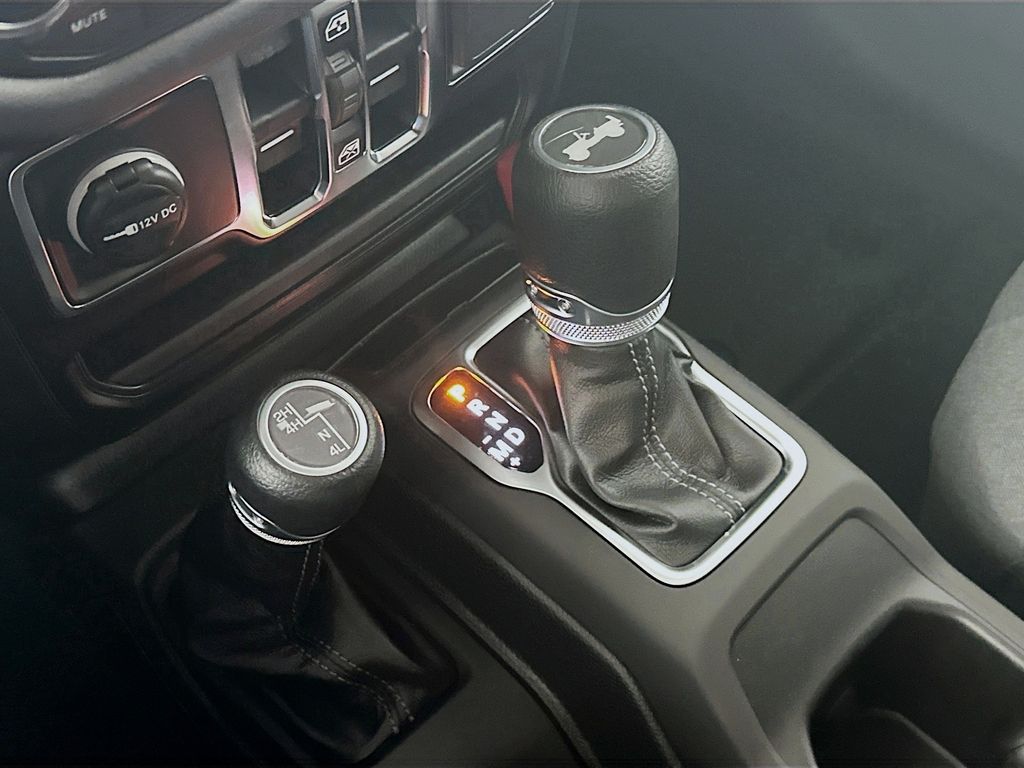 2025 Jeep Wrangler 4-Door Sahara - Photo 12