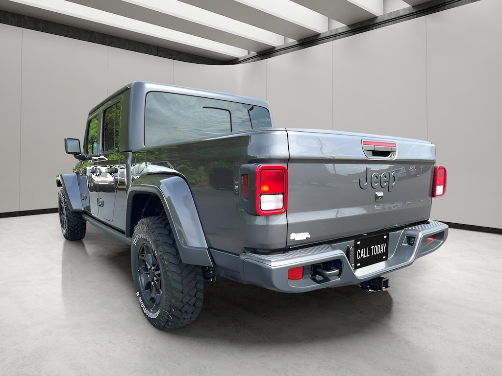 Used 2021 Jeep Gladiator Willys 4x4 Truck