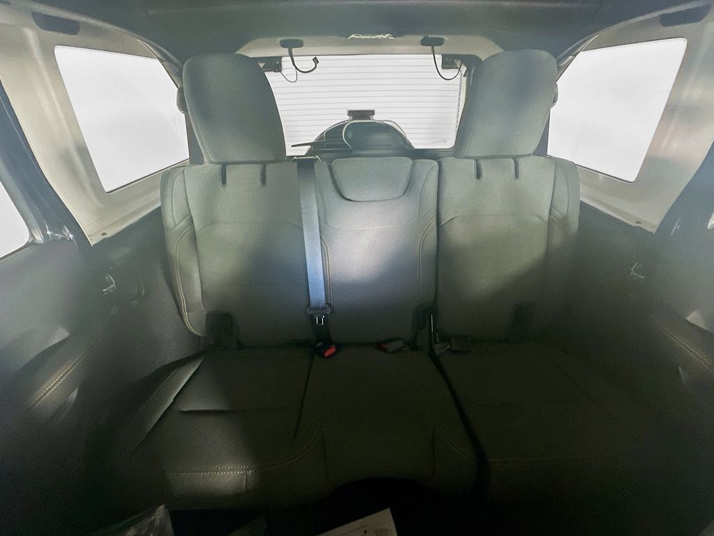 2025 Jeep Wrangler 4-Door Sahara - Photo 10