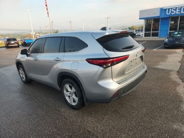2023 Toyota Highlander LE - Photo 13
