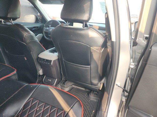 2023 Toyota Highlander LE - Photo 9