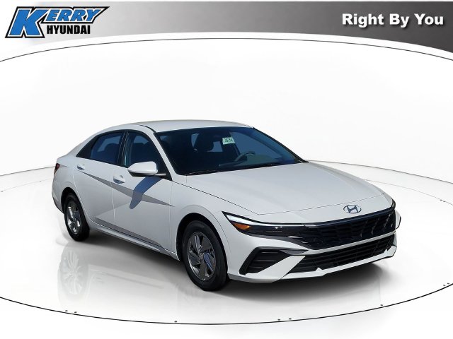 New 2026 Hyundai Elantra SE Sedan