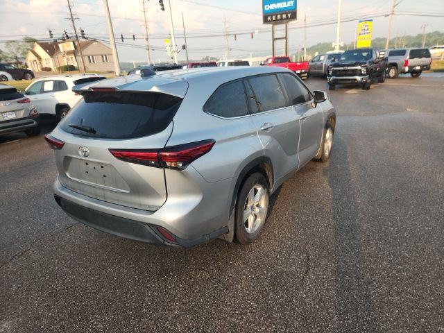 2023 Toyota Highlander LE - Photo 10