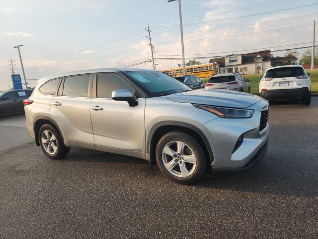 2023 Toyota Highlander LE - Photo 6
