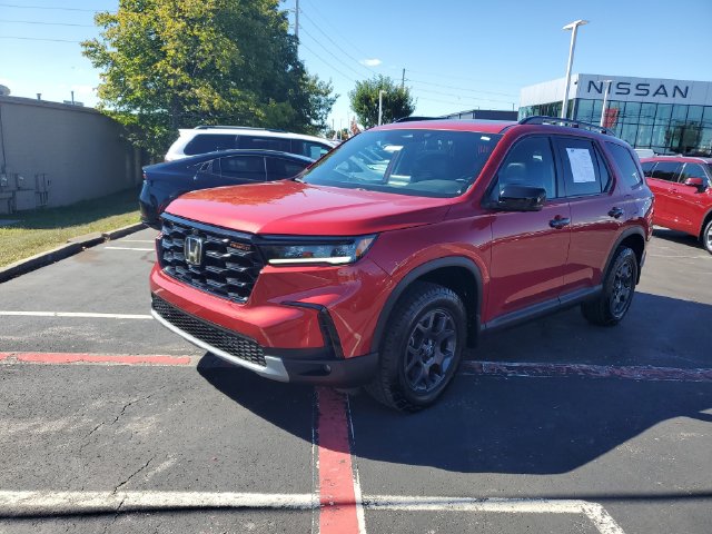 Used 2025 Honda Pilot TrailSport SUV