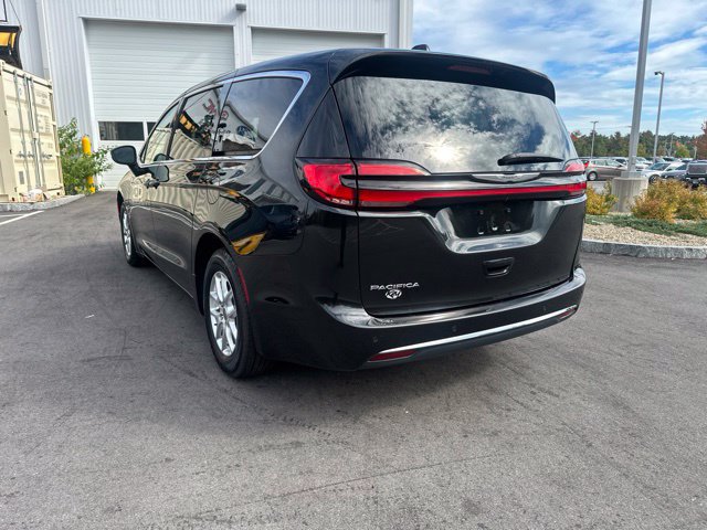 Used 2023 Chrysler Pacifica Touring L