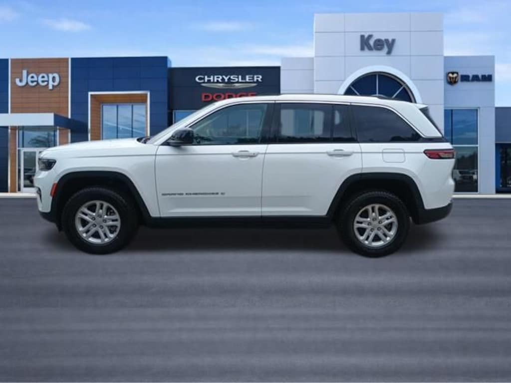 Used 2023 Jeep Grand Cherokee Laredo SUV