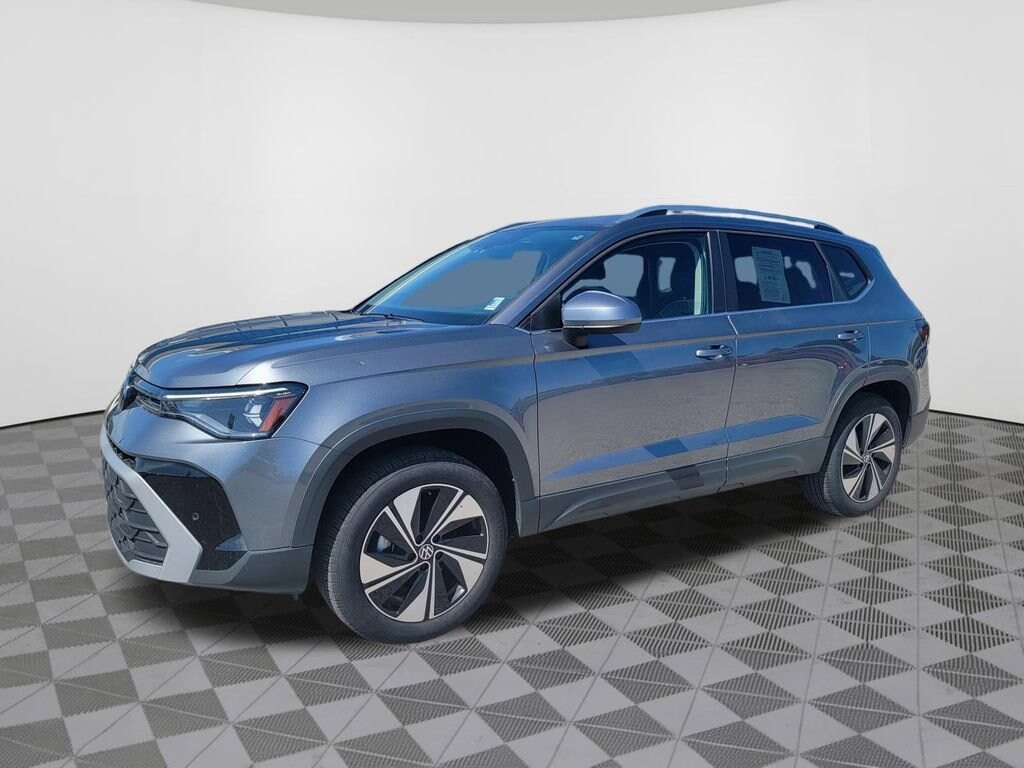 Used 2025 Volkswagen Taos SE SUV