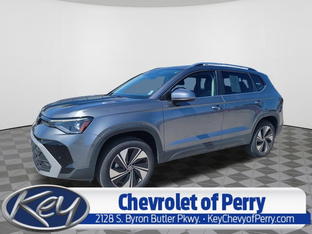 Used 2025 Volkswagen Taos SE SUV
