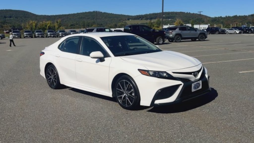 Used 2024 Toyota Camry SE