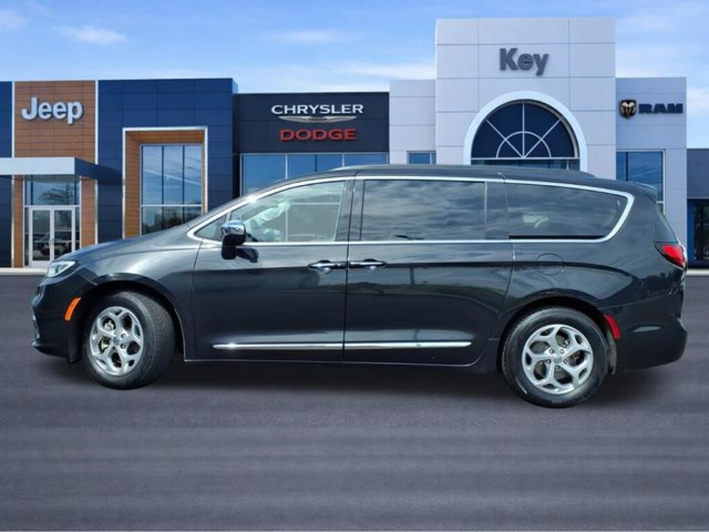 Used 2023 Chrysler Pacifica Limited Van Passenger Van