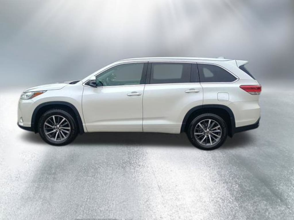 Used 2017 Toyota Highlander XLE V6 SUV