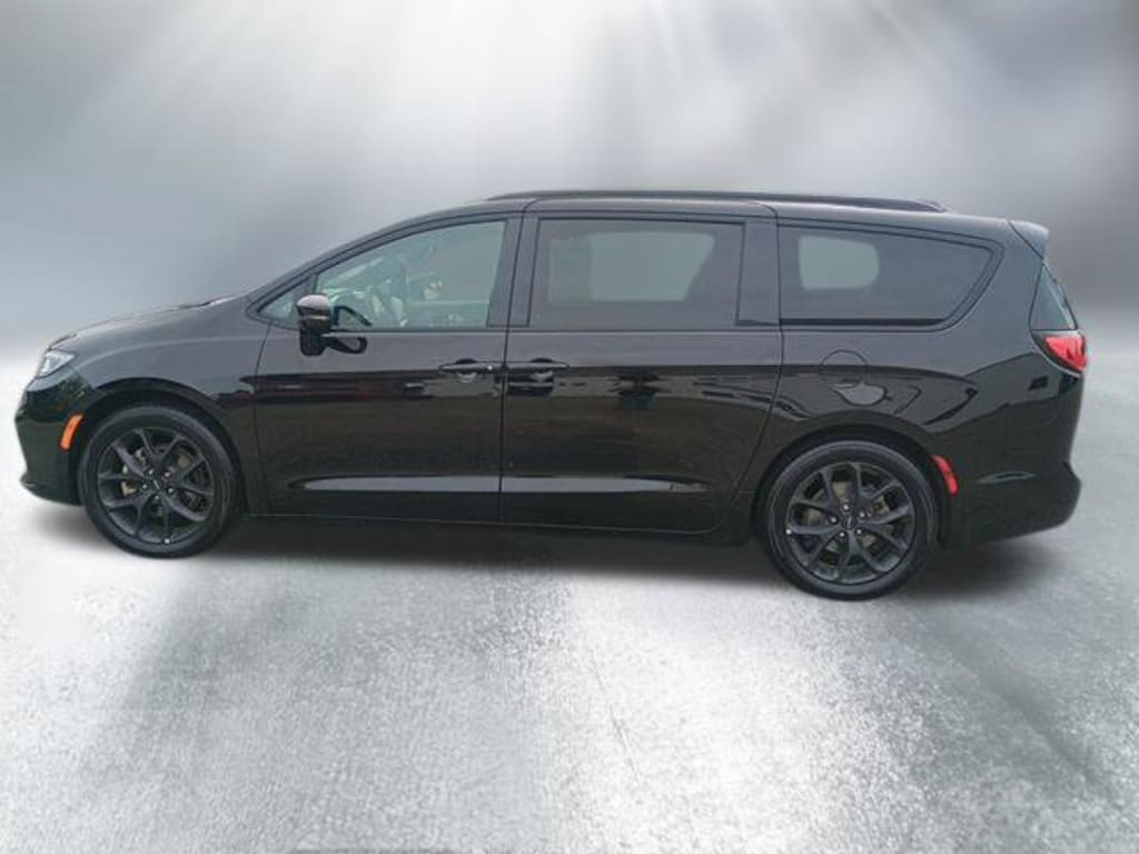 Used 2025 Chrysler Pacifica Limited Minivan/Van
