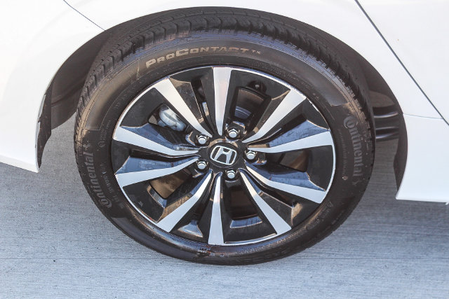 2024 Honda Civic Hatchback EX-L - Photo 11