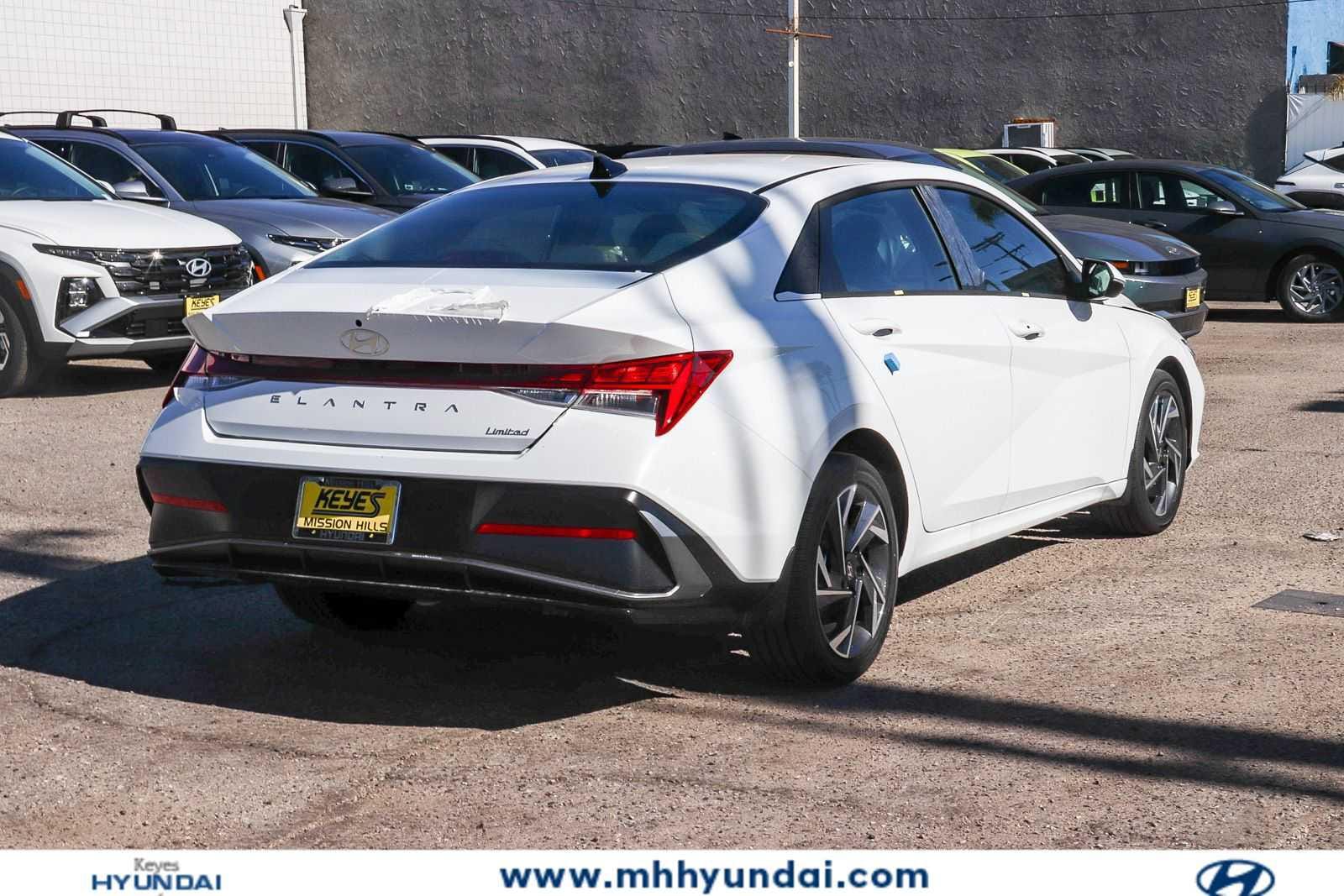 2026 Hyundai Elantra Limited - Photo 4