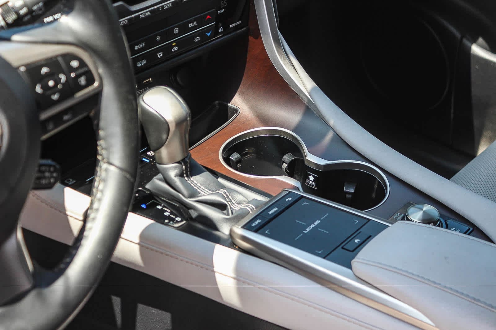 2022 Lexus RX 350 - Photo 24