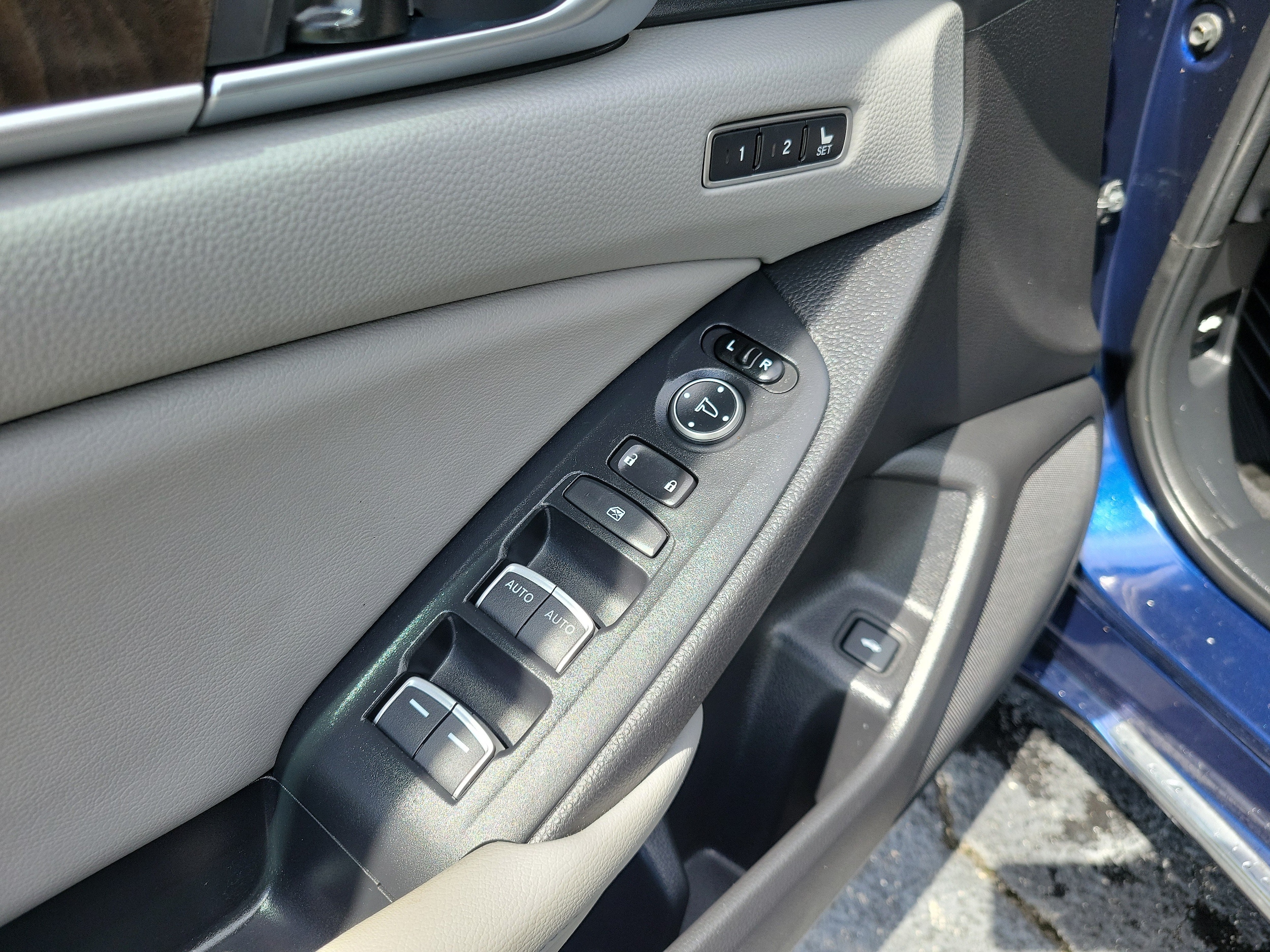 2018 Honda Accord Hybrid EX-L - Photo 18