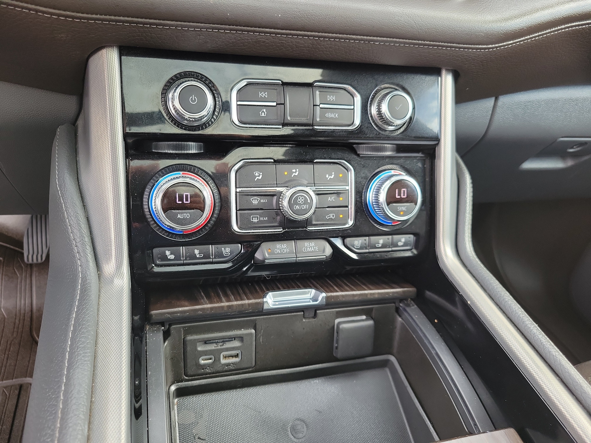 2021 GMC Yukon Denali - Photo 34
