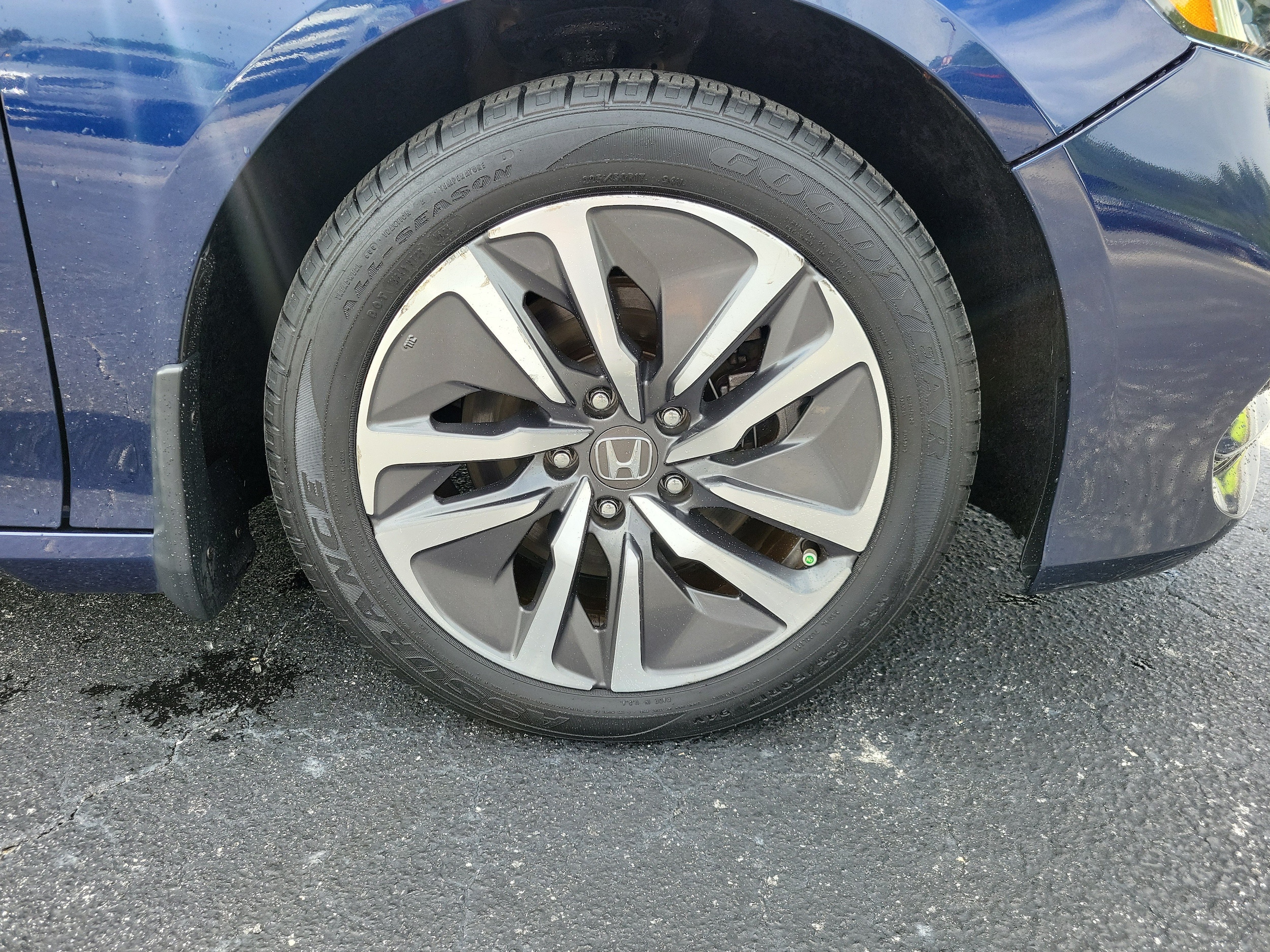 2018 Honda Accord Hybrid EX-L - Photo 6