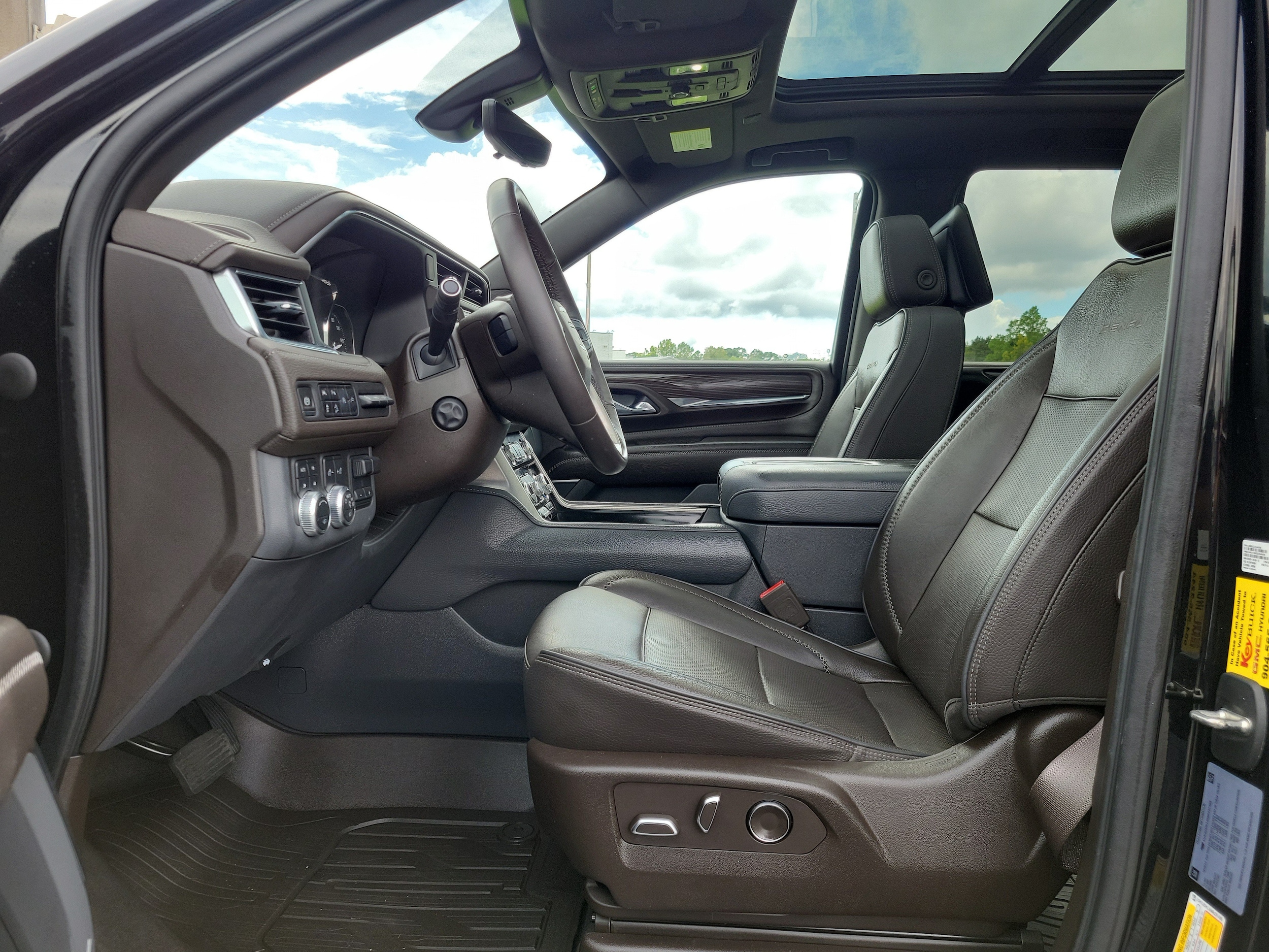 2021 GMC Yukon Denali - Photo 23