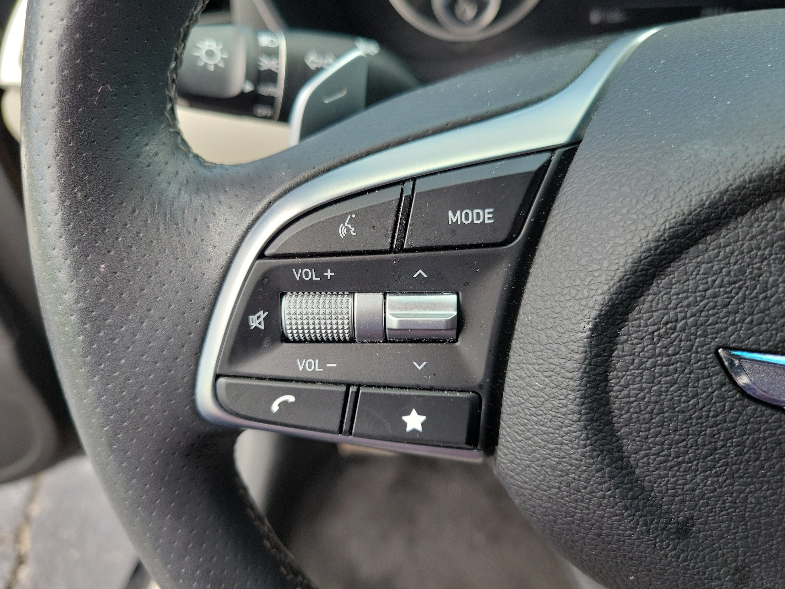 2023 GENESIS G70 Standard - Photo 28
