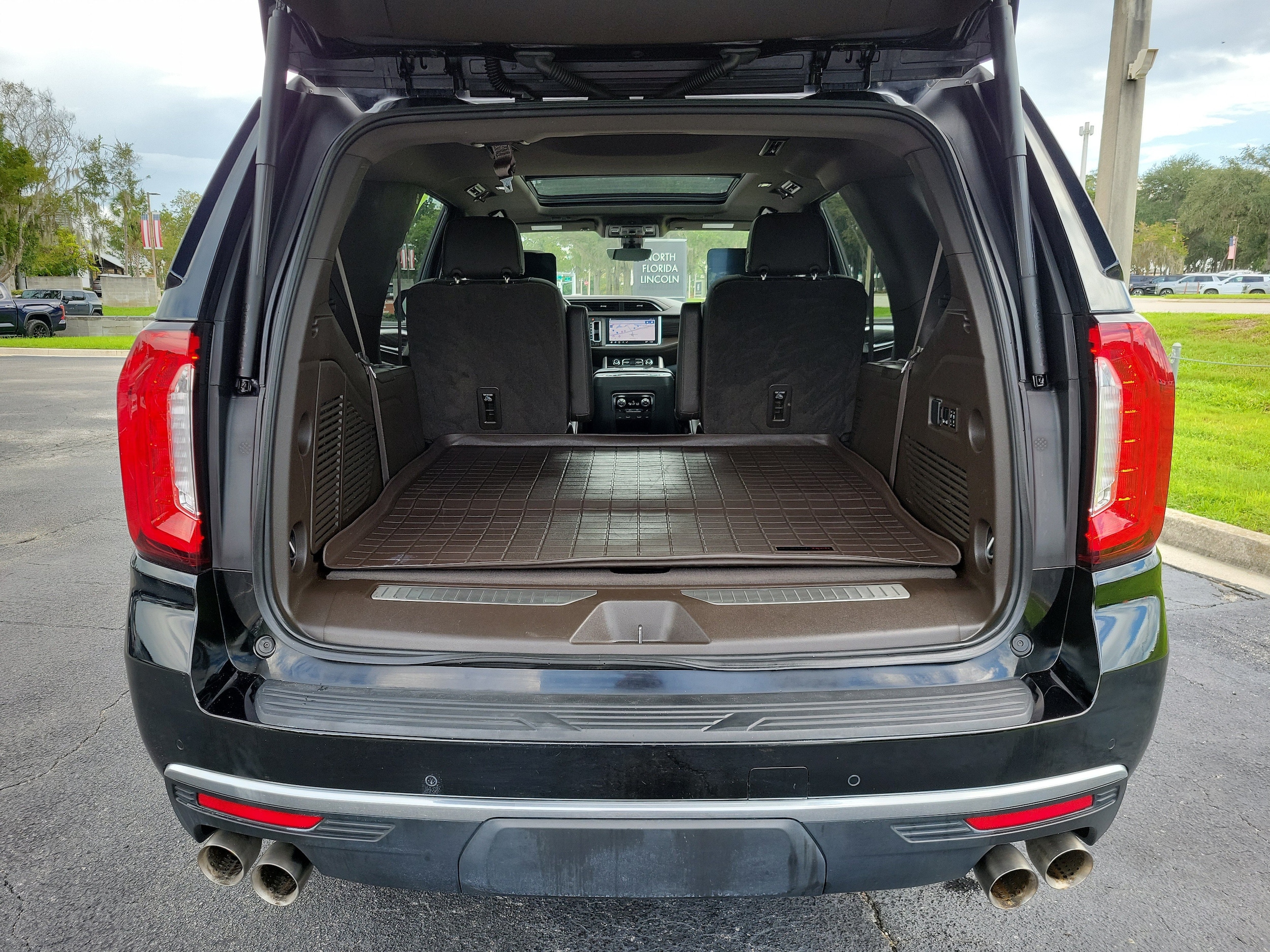 2021 GMC Yukon Denali - Photo 10