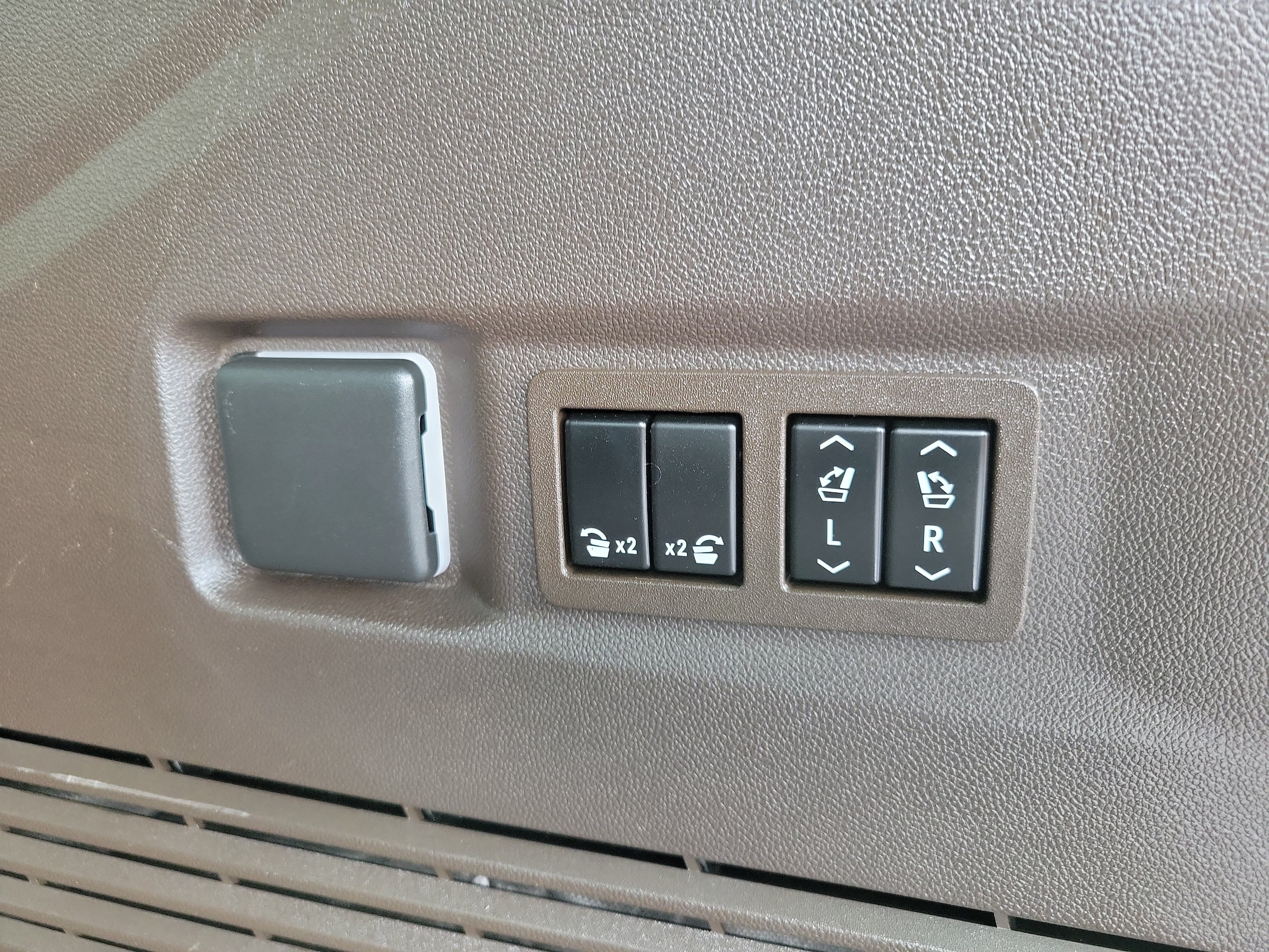 2021 GMC Yukon Denali - Photo 11