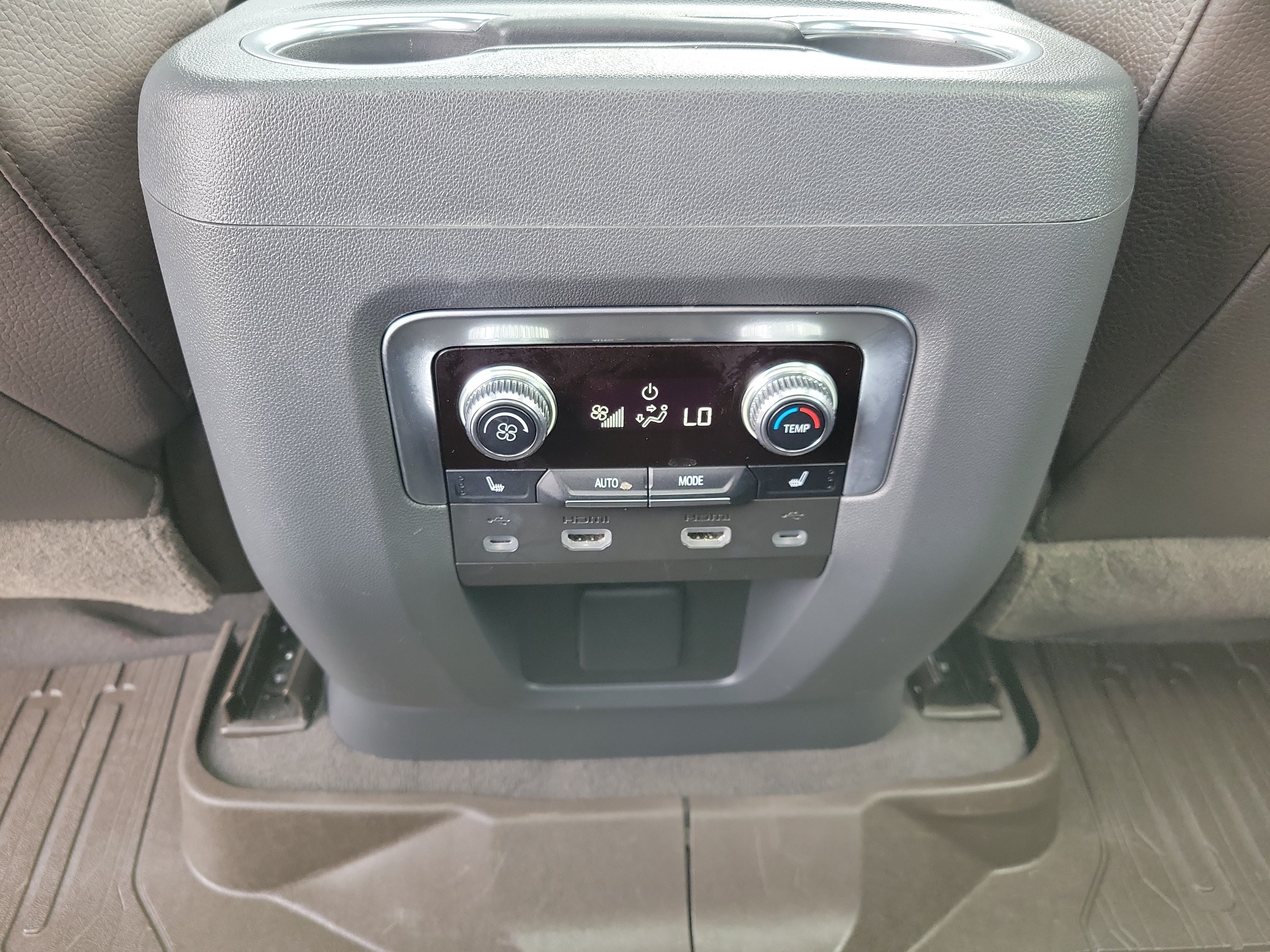 2021 GMC Yukon Denali - Photo 17