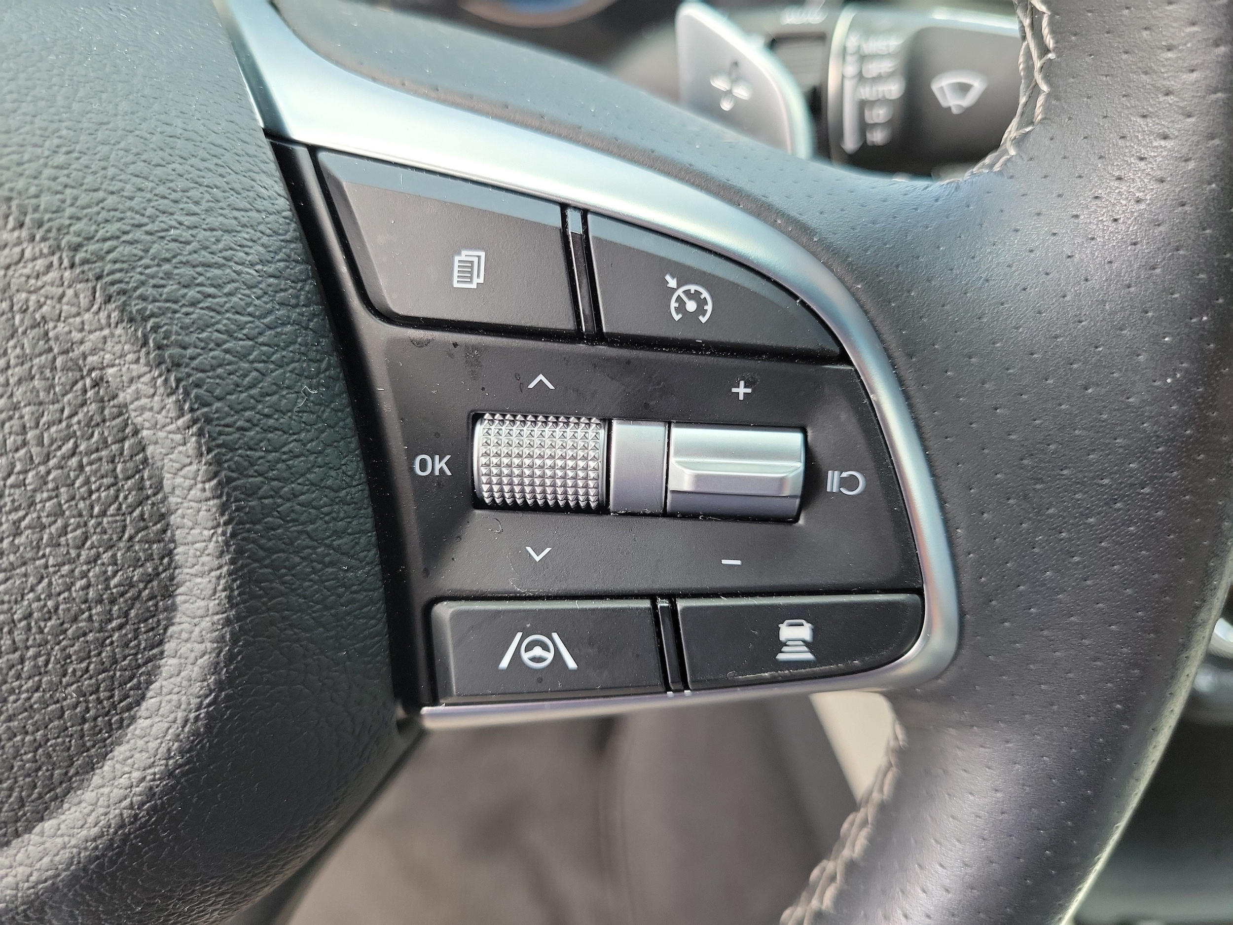 2023 GENESIS G70 Standard - Photo 29
