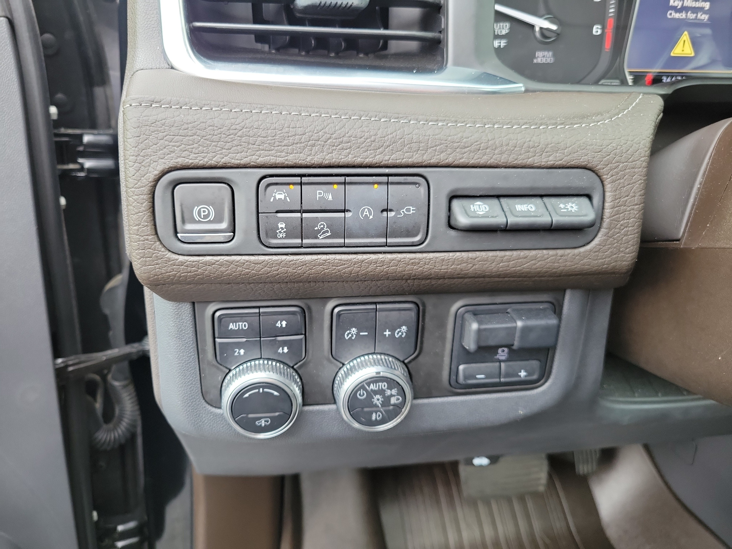 2021 GMC Yukon Denali - Photo 26