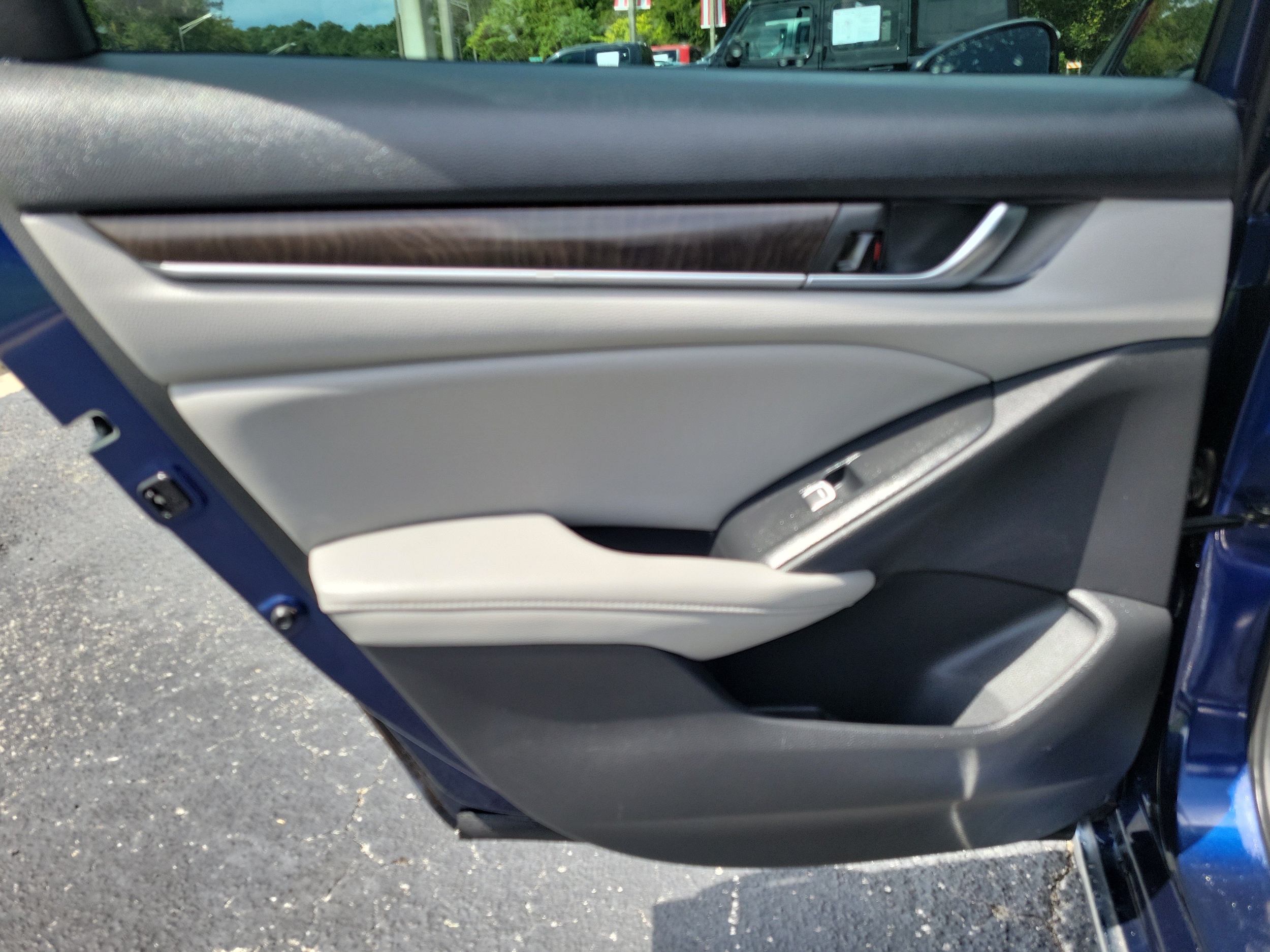 2018 Honda Accord Hybrid EX-L - Photo 11