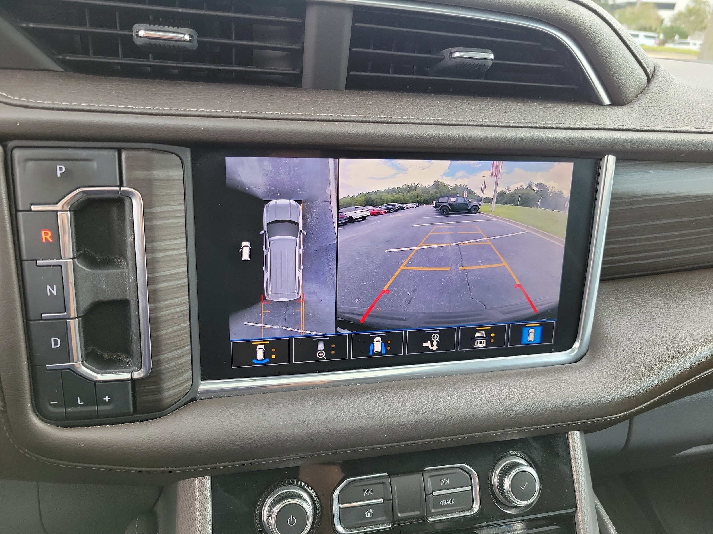 2021 GMC Yukon Denali - Photo 32