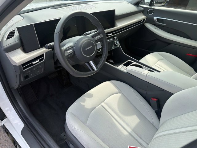 2025 Hyundai Sonata Hybrid SEL - Photo 12