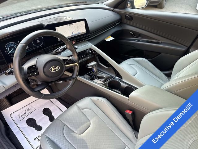 2025 Hyundai Elantra Limited - Photo 11