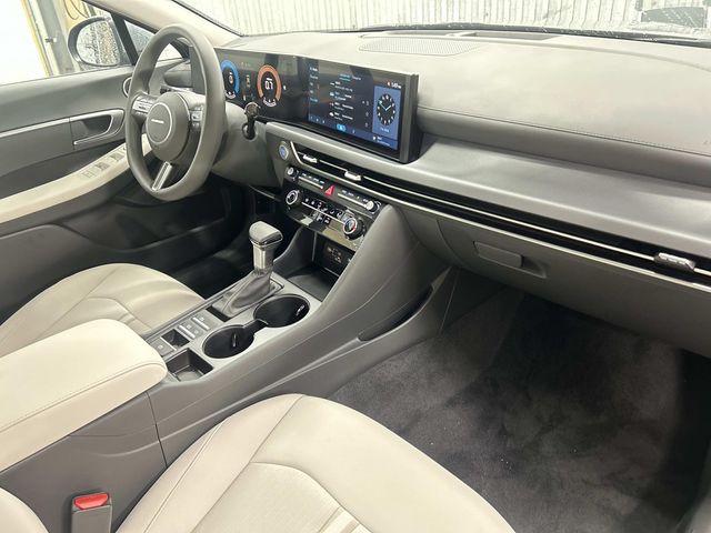 2025 Hyundai Sonata SE - Photo 26